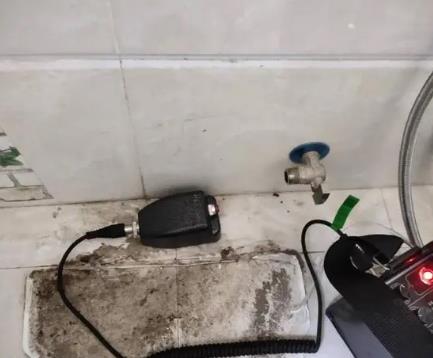 东兴屋顶漏水维修公司分享下卫生间漏水的危害及解决方法
